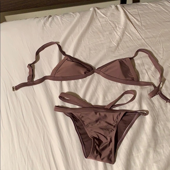 Bikini - Picture 1 of 5